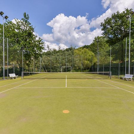 3 Charming Private Home With Pool, Bbq, Wi-Fi & Free Parking カステル・デル・ピアーノ エクステリア 写真