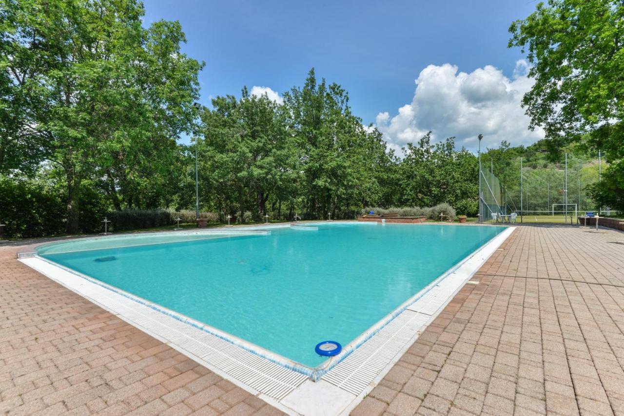 3 Charming Private Home With Pool, Bbq, Wi-Fi & Free Parking カステル・デル・ピアーノ エクステリア 写真