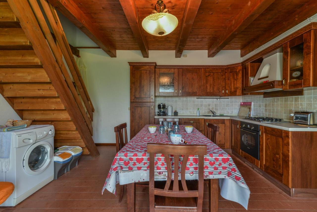 3 Charming Private Home With Pool, Bbq, Wi-Fi & Free Parking カステル・デル・ピアーノ エクステリア 写真