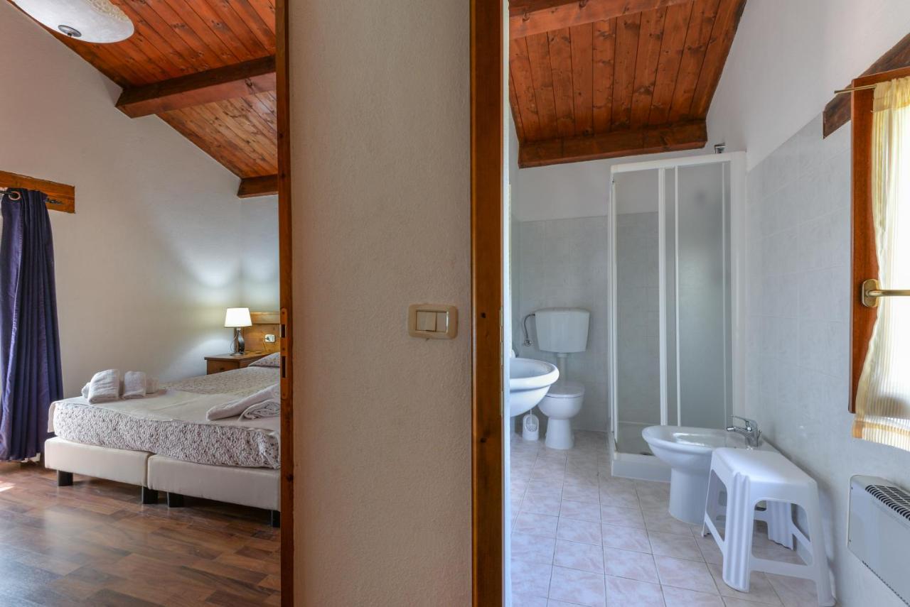3 Charming Private Home With Pool, Bbq, Wi-Fi & Free Parking カステル・デル・ピアーノ エクステリア 写真