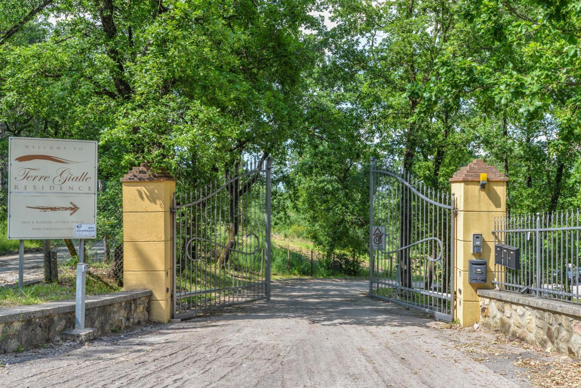 3 Charming Private Home With Pool, Bbq, Wi-Fi & Free Parking カステル・デル・ピアーノ エクステリア 写真