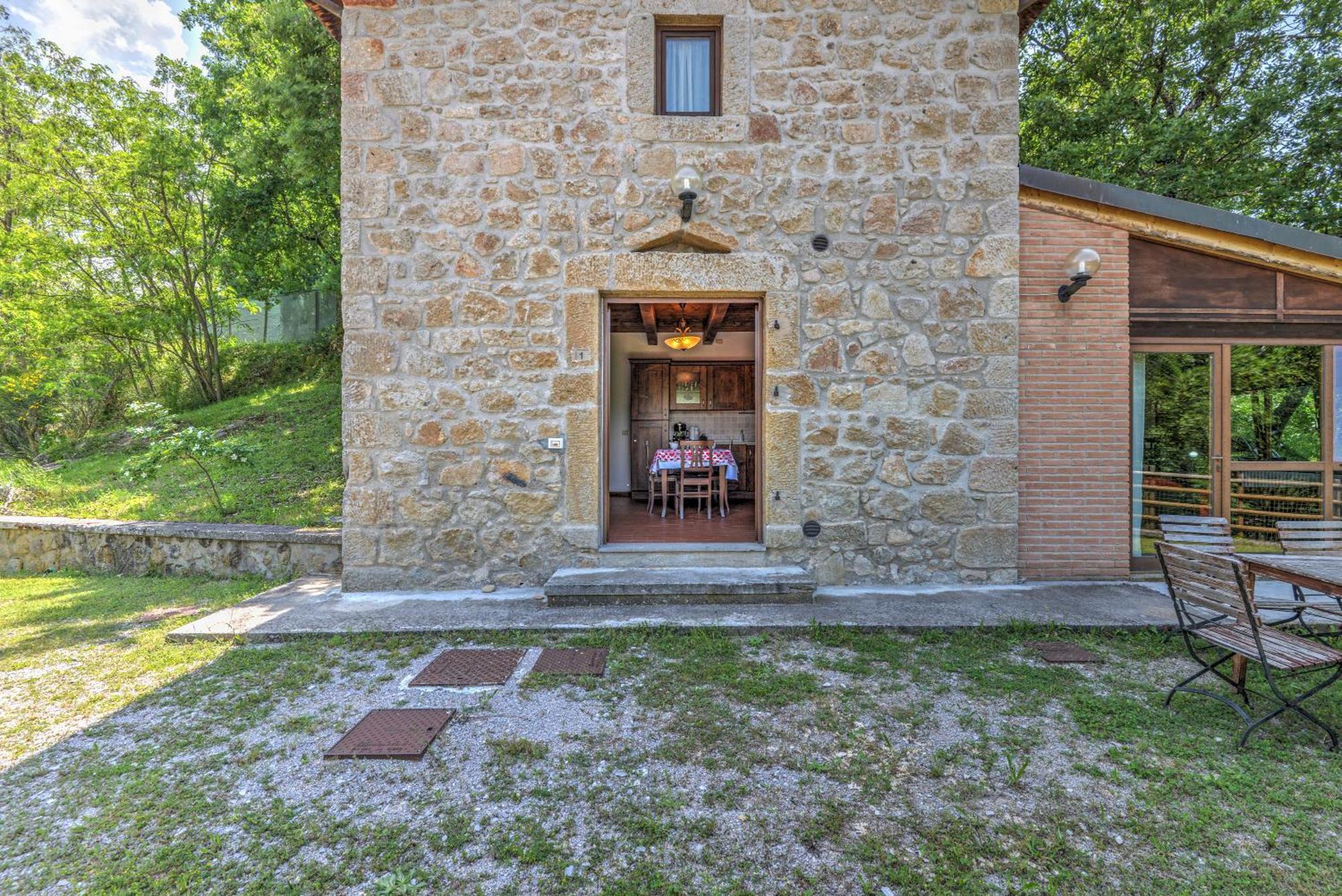 3 Charming Private Home With Pool, Bbq, Wi-Fi & Free Parking カステル・デル・ピアーノ エクステリア 写真